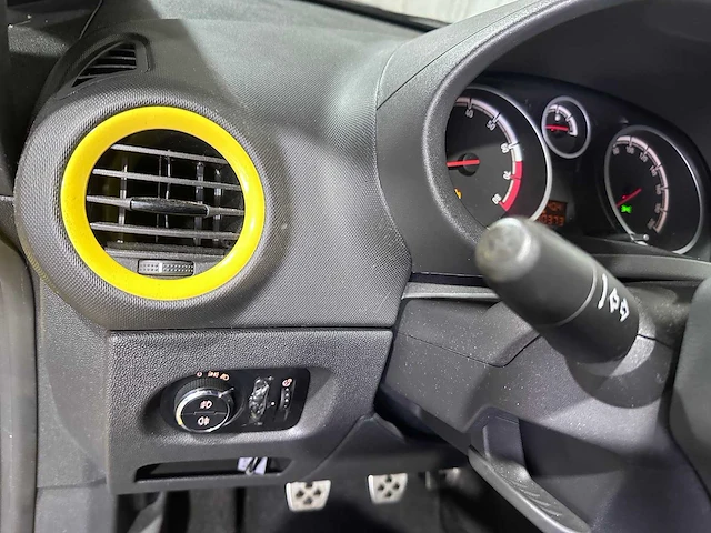 Opel - corsa - 1.4-16v 111 edition - gvs-81-j - afbeelding 4 van  19