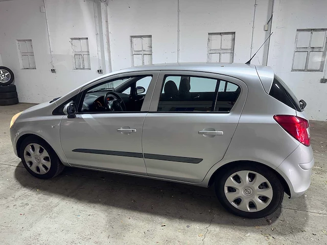 Opel - corsa - 1.4-16v business - 80-jrb-7 - afbeelding 2 van  17