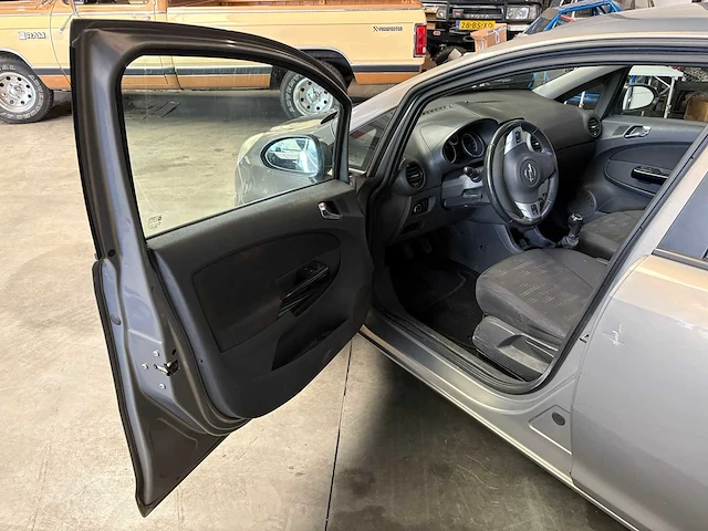 Opel - corsa - 1.4-16v edition - personenauto - afbeelding 21 van  22