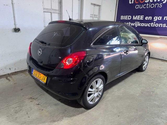 Opel - corsa - 1.4-16v executive - 02-zs-jv - afbeelding 13 van  17