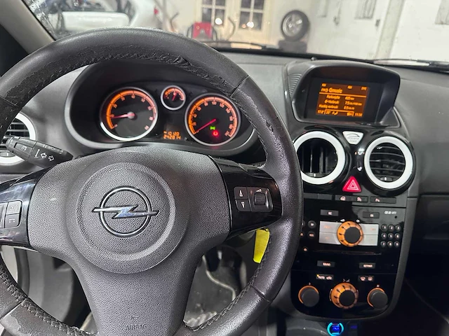 Opel - corsa - 1.4-16v executive - gv-155-f - afbeelding 2 van  19