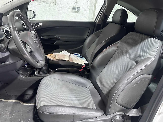 Opel - corsa - 1.4-16v executive - gv-155-f - afbeelding 7 van  19