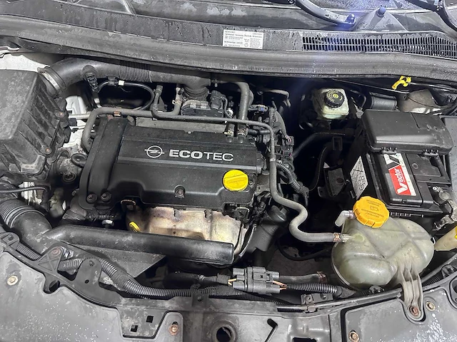 Opel - corsa - 1.4-16v executive - gv-155-f - afbeelding 10 van  19
