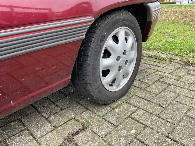 Opel - kadett - 1.6i gl kat. - personenauto - afbeelding 12 van  30