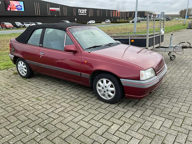 Opel - kadett - 1.6i gl kat. - personenauto - afbeelding 7 van  30