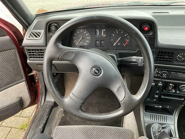 Opel - kadett - 1.6i gl kat. - personenauto - afbeelding 17 van  30