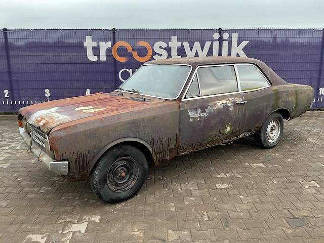 Opel - rekord - 1700 - oldtimer - afbeelding 1 van  8