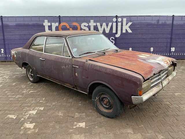 Opel - rekord - 1700 - oldtimer - afbeelding 2 van  8