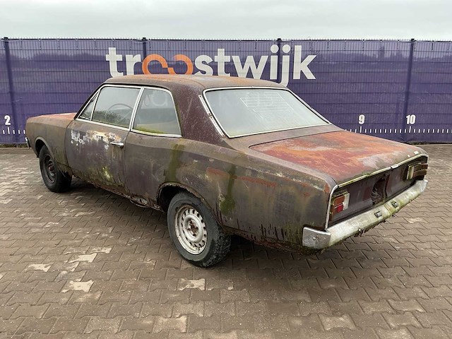Opel - rekord - 1700 - oldtimer - afbeelding 3 van  8