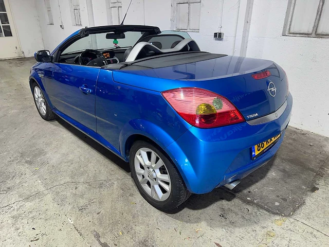 Opel - tigra twintop - 1.8-16v linea rosso - 86-rx-rx - afbeelding 2 van  23