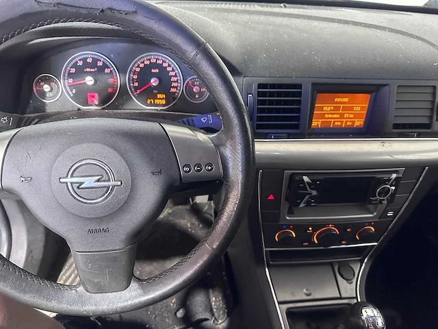 Opel - vectra gts - 2.2-16v elegance - 65-lv-jn - afbeelding 2 van  18