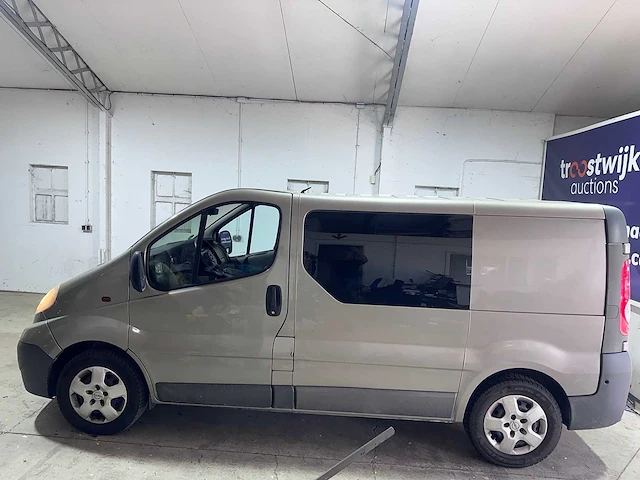 Opel - vivaro - 2.5 cdti l1h1 - 16-vjt-3 - afbeelding 9 van  16