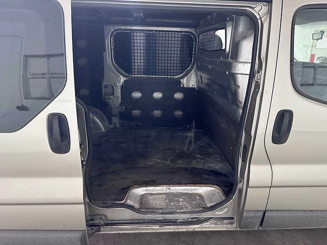 Opel - vivaro - 2.5 cdti l1h1 - 16-vjt-3 - afbeelding 13 van  16