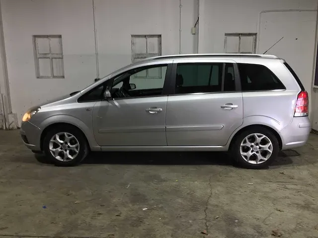 Opel - zafira - 1.8 cosmo 7p- 02-tn-xg - afbeelding 13 van  19