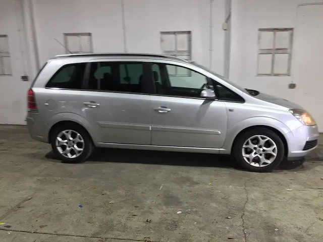 Opel - zafira - 1.8 cosmo 7p- 02-tn-xg - afbeelding 17 van  19