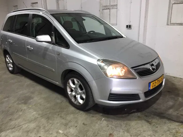 Opel - zafira - 1.8 cosmo 7p- 02-tn-xg - afbeelding 18 van  19