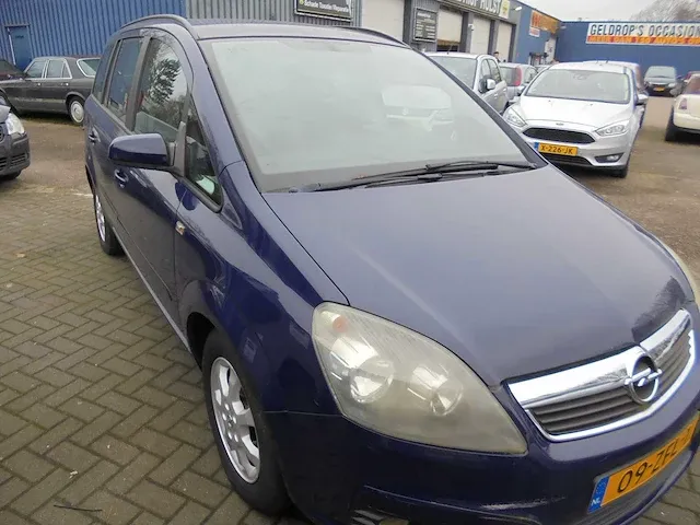 Opel - zafira - 1.8 essentia - 09-zfl-1 - afbeelding 4 van  11
