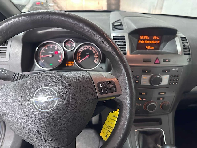 Opel - zafira - 1.8 temptation - 38-xj-zv - afbeelding 2 van  20