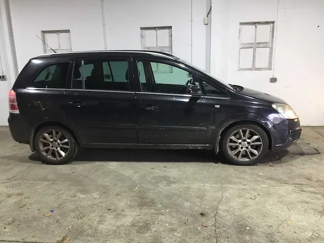 Opel - zafira - 2.2 cosmo - 21-rt-bf - afbeelding 23 van  26