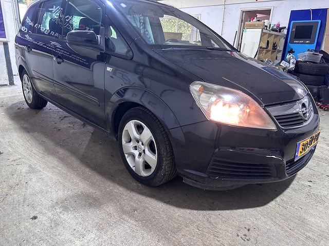 Opel - zafira - 2.2 executive automaat 30-sn-ph - afbeelding 17 van  20