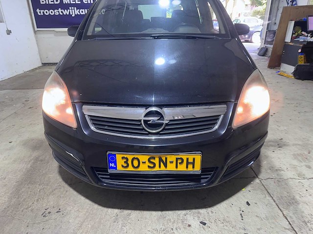Opel - zafira - 2.2 executive automaat 30-sn-ph - afbeelding 18 van  20
