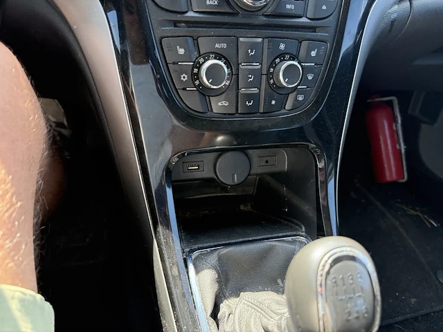 Opel astra 1.4i essentia 100, 2015 - afbeelding 2 van  27