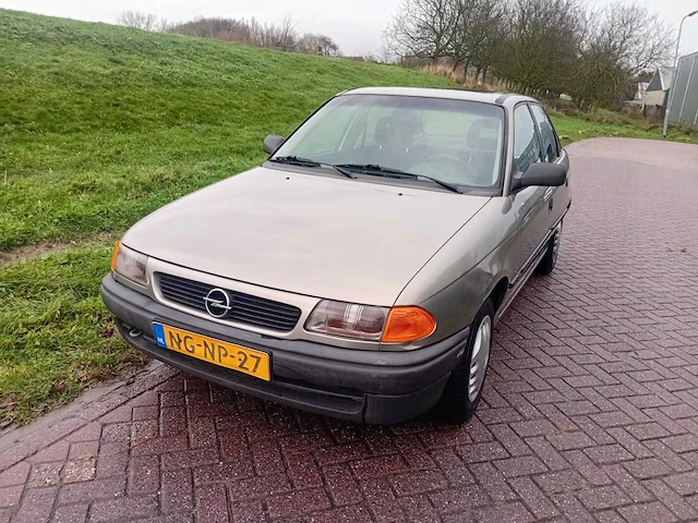 Opel astra 1.4i season, ng-np-27 - afbeelding 1 van  17