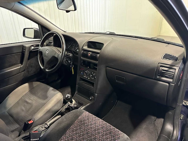 Opel astra 1.6 pearl 56-hg-hz - afbeelding 3 van  15