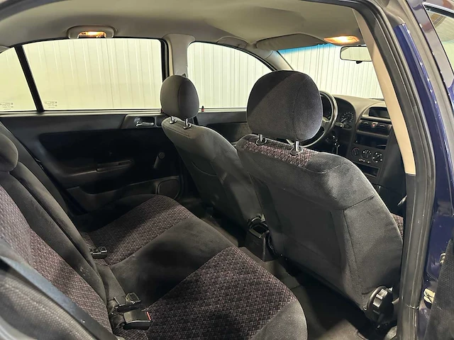 Opel astra 1.6 pearl 56-hg-hz - afbeelding 4 van  15