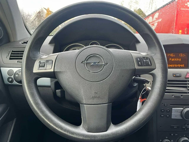 Opel astra 1.8 enjoy car 2005 | 83-rg-nt i - afbeelding 11 van  26