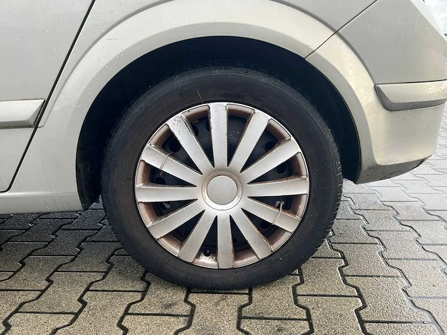 Opel astra 1.8 enjoy car 2005 | 83-rg-nt i - afbeelding 17 van  26