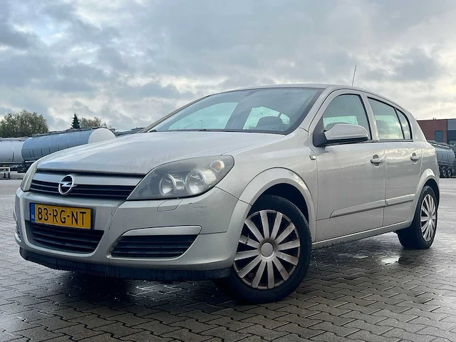 Opel astra 1.8 enjoy car 2005 | 83-rg-nt i - afbeelding 26 van  26