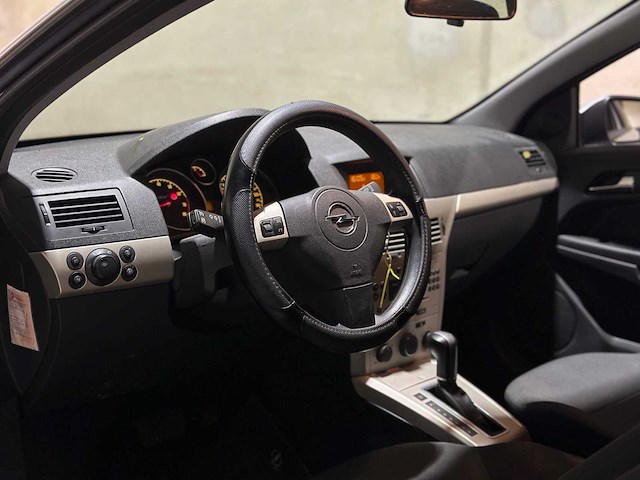 Opel astra gtc 1.8 temptation 140pk 2007, 88-xt-fz youngtimer - afbeelding 11 van  40