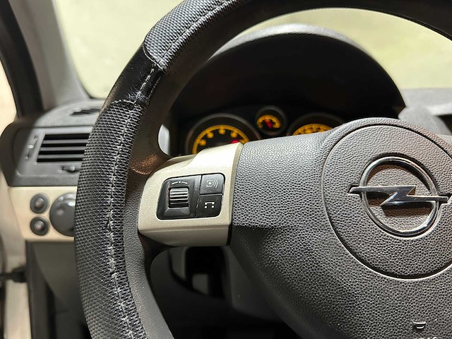Opel astra gtc 1.8 temptation 140pk 2007, 88-xt-fz youngtimer - afbeelding 16 van  40
