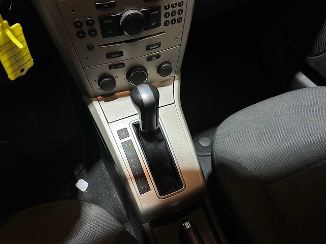 Opel astra gtc 1.8 temptation 140pk 2007, 88-xt-fz youngtimer - afbeelding 21 van  40