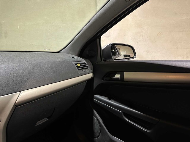 Opel astra gtc 1.8 temptation 140pk 2007, 88-xt-fz youngtimer - afbeelding 24 van  40