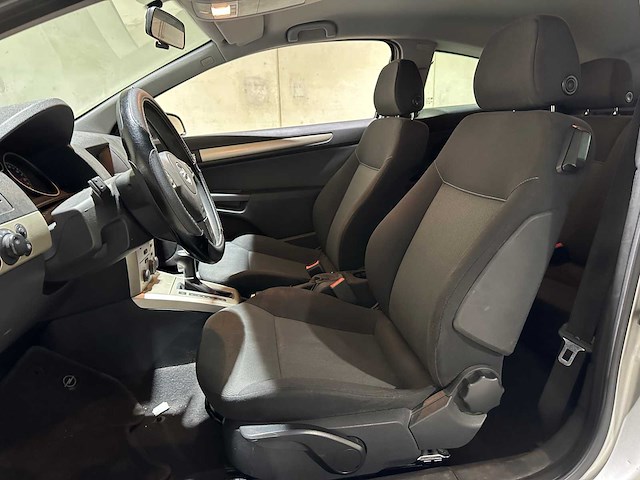 Opel astra gtc 1.8 temptation 140pk 2007, 88-xt-fz youngtimer - afbeelding 26 van  40