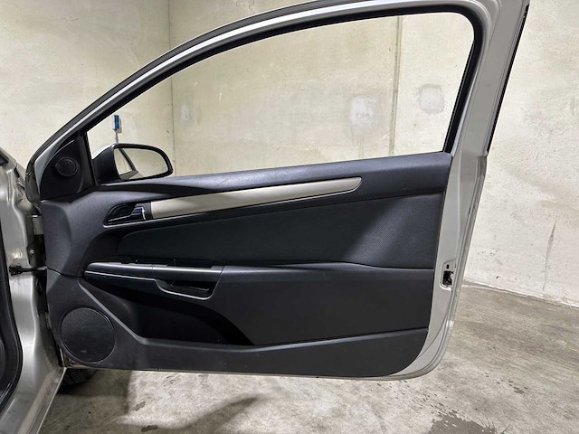 Opel astra gtc 1.8 temptation 140pk 2007, 88-xt-fz youngtimer - afbeelding 29 van  40