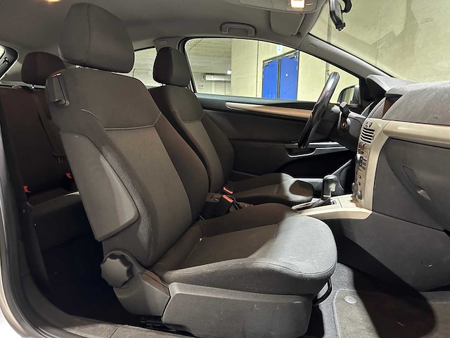 Opel astra gtc 1.8 temptation 140pk 2007, 88-xt-fz youngtimer - afbeelding 30 van  40