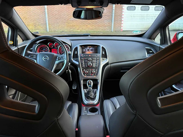 Opel astra gtc opc 2.0 turbo km:99961 bouwjaar:2012 - afbeelding 10 van  31