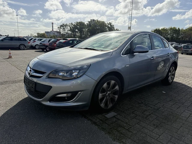 Opel astra sports sedan1 6i cosmo 115 at,2013 - afbeelding 1 van  27