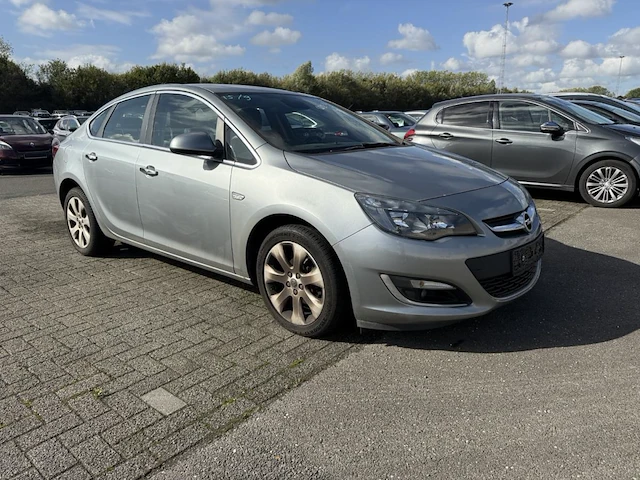 Opel astra sports sedan1 6i cosmo 115 at,2013 - afbeelding 21 van  27