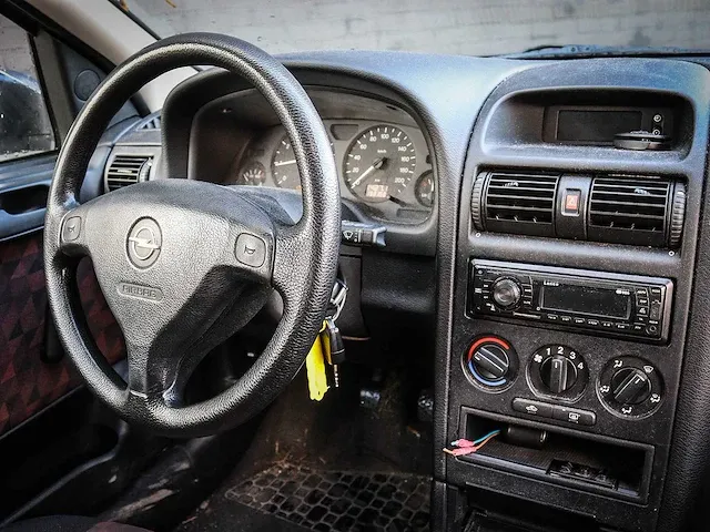 Opel astra wagon - 1.6 gl tp-zj-33 - afbeelding 15 van  18