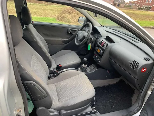 Opel corsa 1.0 12v essentia, 88-np-zp - afbeelding 2 van  15