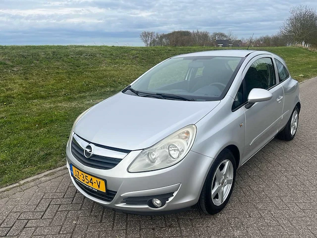 Opel corsa 1.0 12v essential, jz-354-v - afbeelding 1 van  22