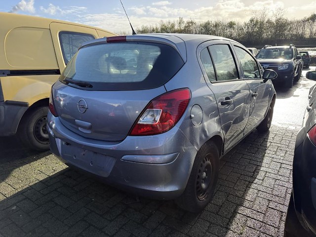 Opel corsa 1.0i essentia,2010 - afbeelding 21 van  26