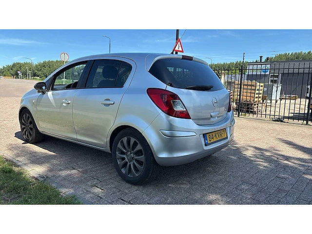 Opel corsa 1.2-16v 111 edition 2010 | 84-kvr-7 i - afbeelding 2 van  16