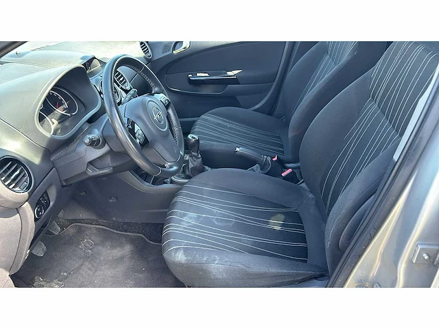 Opel corsa 1.2-16v 111 edition 2010 | 84-kvr-7 i - afbeelding 3 van  16