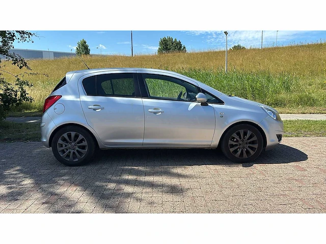 Opel corsa 1.2-16v 111 edition 2010 | 84-kvr-7 i - afbeelding 4 van  16