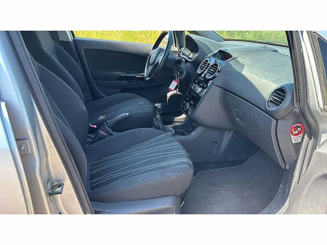 Opel corsa 1.2-16v 111 edition 2010 | 84-kvr-7 i - afbeelding 6 van  16